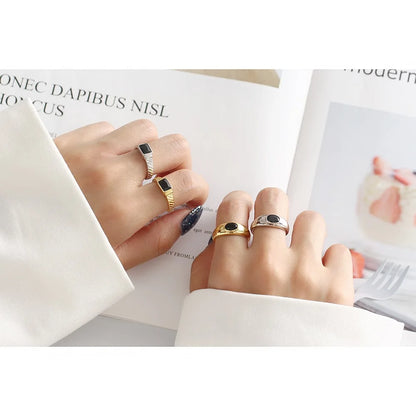 Onyx Oval Signet Ring – S925 Sterling Silver (Gold / Silver Plating)