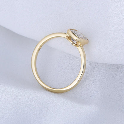 Clara Emerald-Cut Solitaire Ring – S925 Sterling Silver (Gold / Silver Plating)