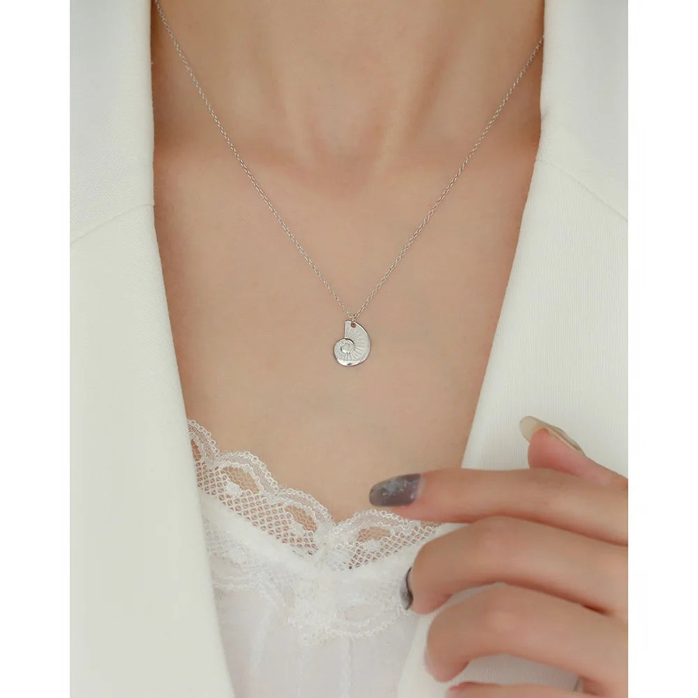 Golden Spiral Shell Necklace – S925 Sterling Silver (Gold / Silver)