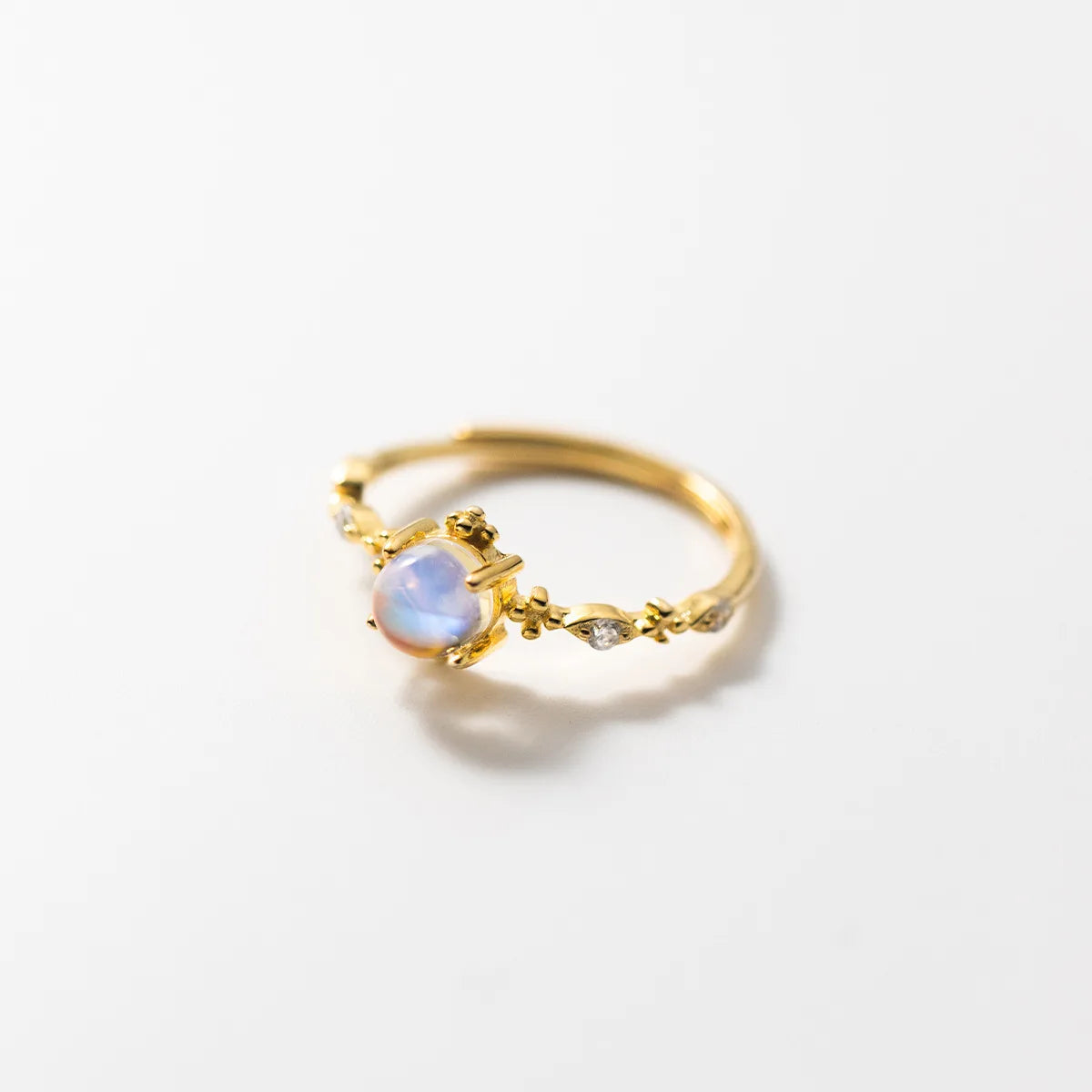 Moonstone Glow Ring – S925 Sterling Silver (Gold / Silver)