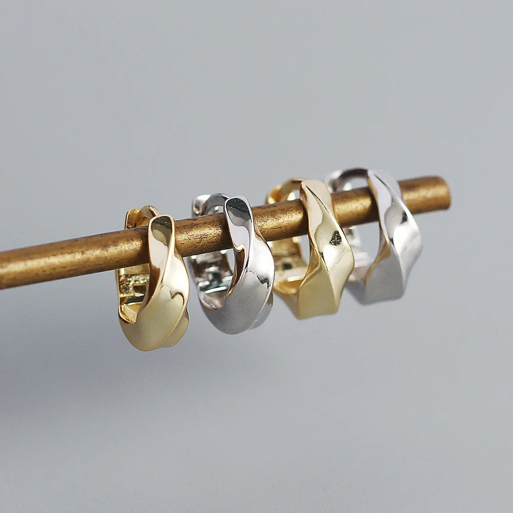 Krenaeminimalist Siena Wave Huggie Hoops – S925 Sterling Silver (Gold / Silver Plating)
