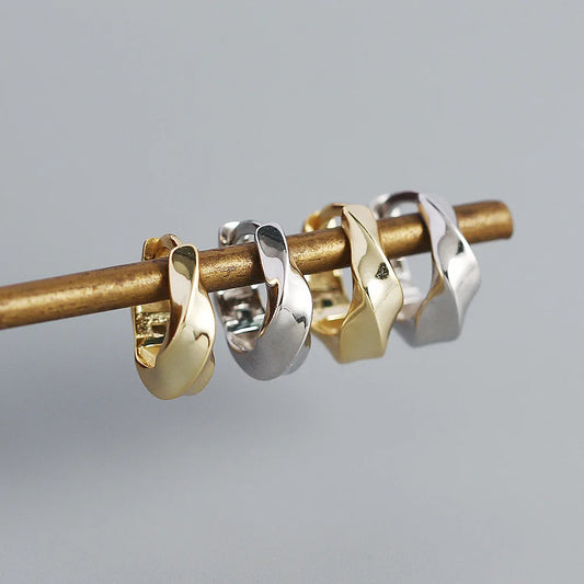 Krenaeminimalist Siena Wave Huggie Hoops – S925 Sterling Silver (Gold / Silver Plating)