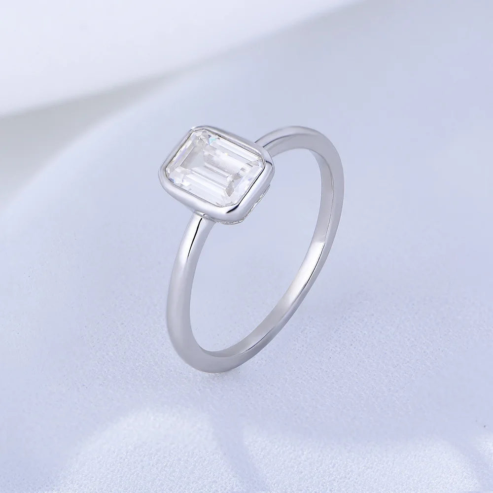 Clara Emerald-Cut Solitaire Ring – S925 Sterling Silver (Gold / Silver Plating)