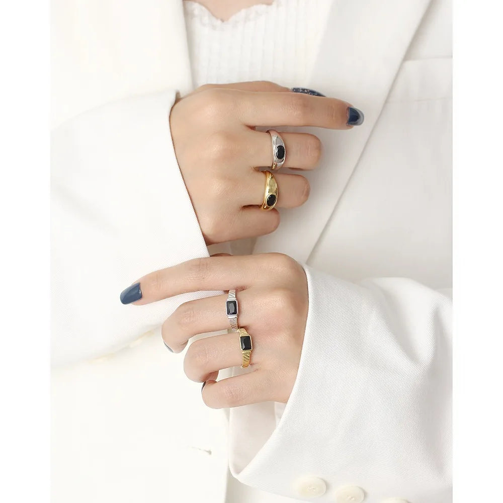 Onyx Oval Signet Ring – S925 Sterling Silver (Gold / Silver Plating)