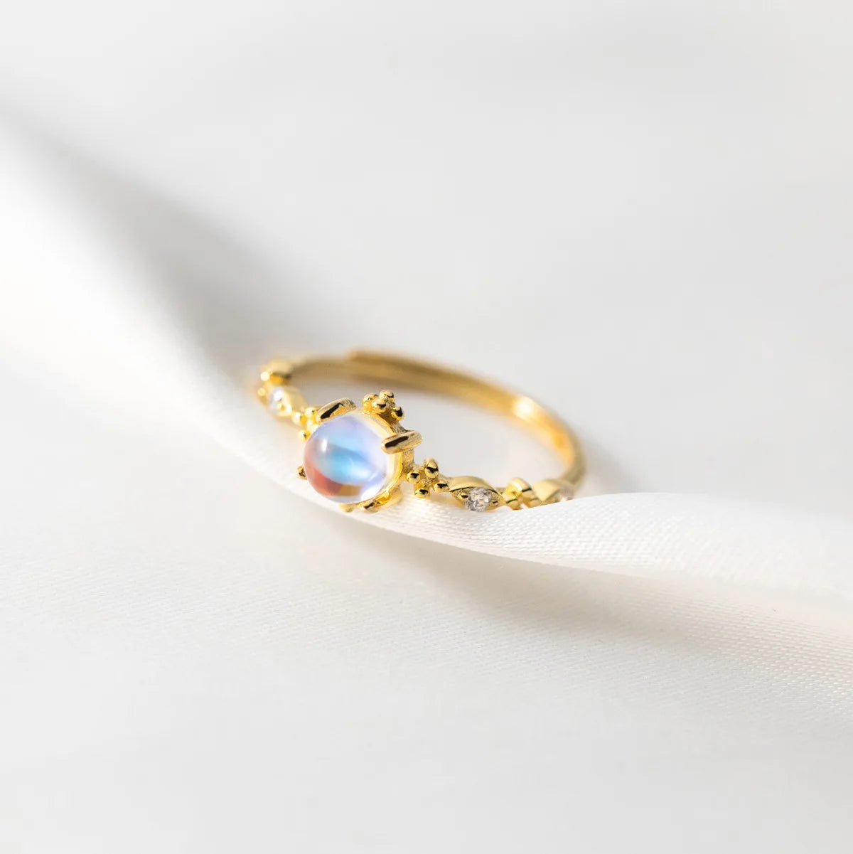 Moonstone Glow Ring – S925 Sterling Silver (Gold / Silver)