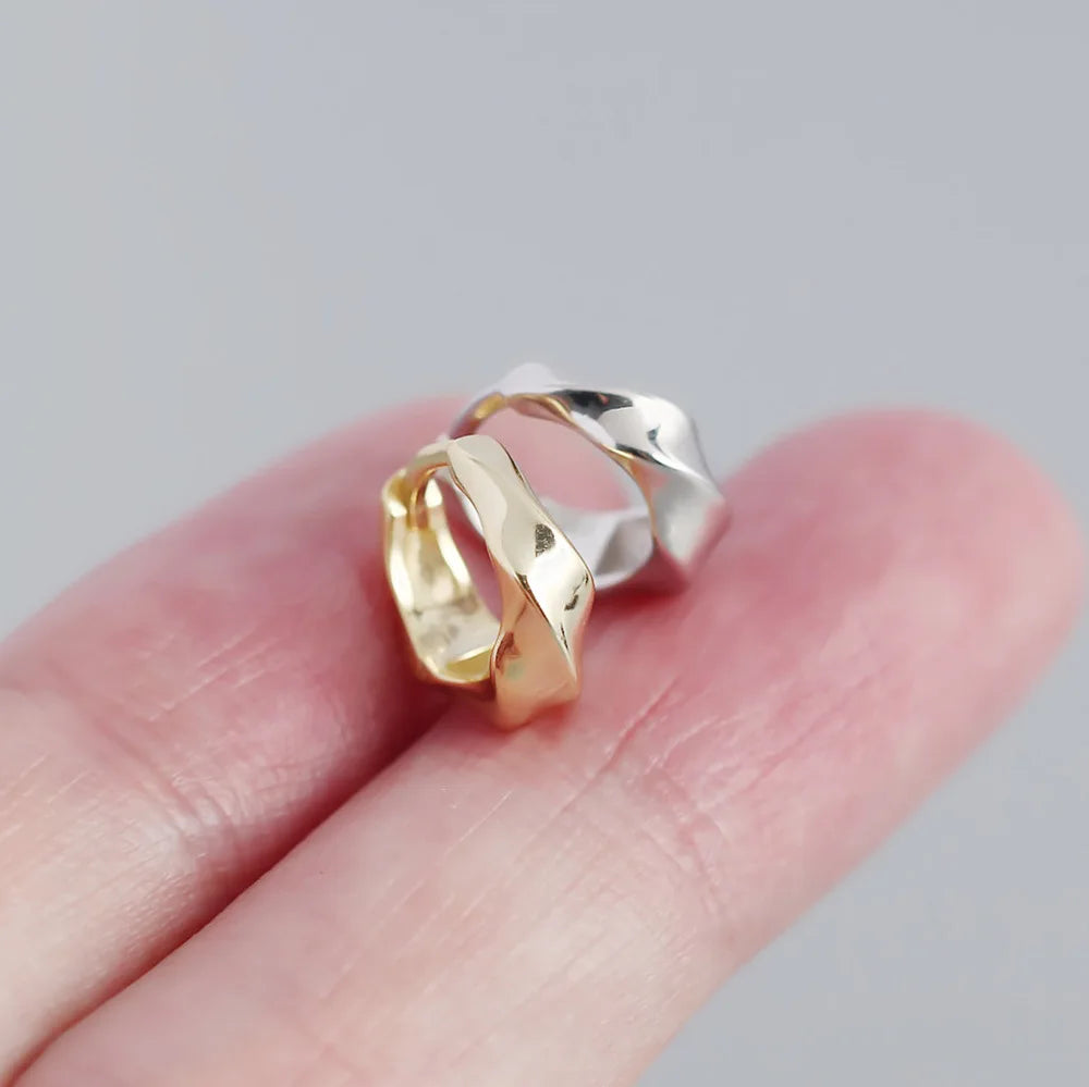 Krenaeminimalist Siena Wave Huggie Hoops – S925 Sterling Silver (Gold / Silver Plating)