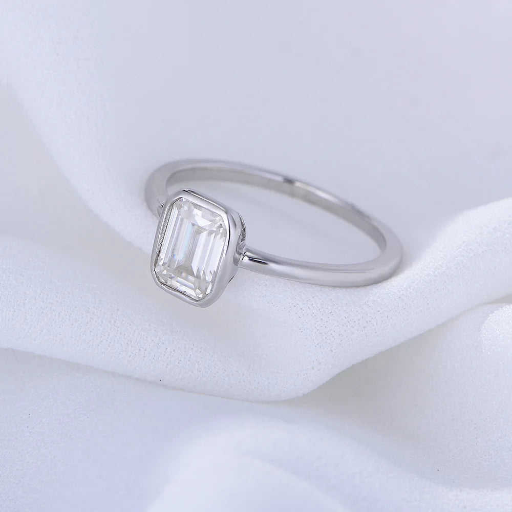 Clara Emerald-Cut Solitaire Ring – S925 Sterling Silver (Gold / Silver Plating)