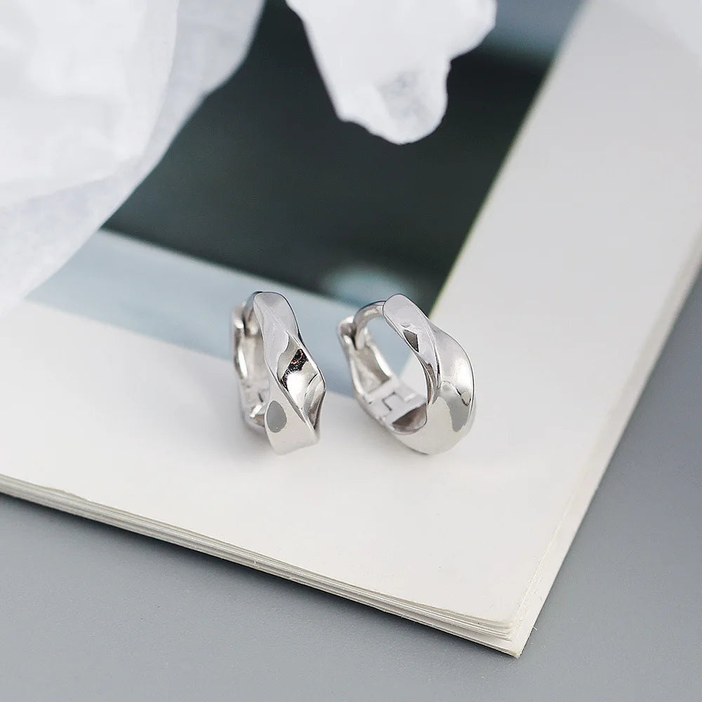 Krenaeminimalist Siena Wave Huggie Hoops – S925 Sterling Silver (Gold / Silver Plating)