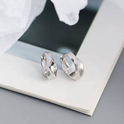 Krenaeminimalist Siena Wave Huggie Hoops – S925 Sterling Silver (Gold / Silver Plating)