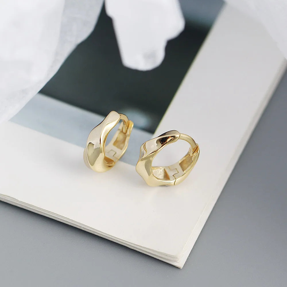 Krenaeminimalist Siena Wave Huggie Hoops – S925 Sterling Silver (Gold / Silver Plating)